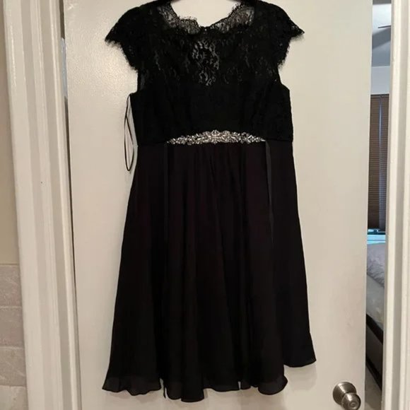 Maternity -Luxe by‎ Seraphine NWT Size 12 Black Lace Dress (NWT) - Picture 2 of 7